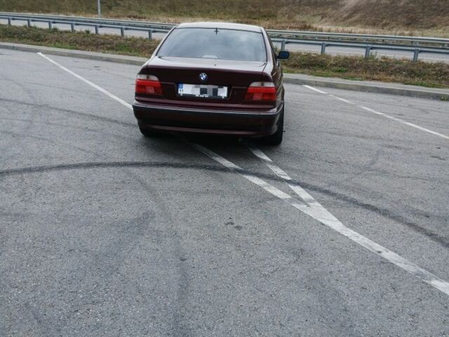 Червоний БМВ 5 Серія, об'ємом двигуна 2 л та пробігом 330 тис. км за 3599 $, фото 1 на Automoto.ua