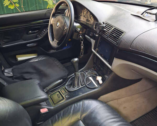 Красный БМВ 5 Серия, объемом двигателя 2.5 л и пробегом 340 тыс. км за 6500 $, фото 10 на Automoto.ua