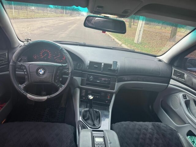 Красный БМВ 5 Серия, объемом двигателя 2.5 л и пробегом 400 тыс. км за 2800 $, фото 6 на Automoto.ua