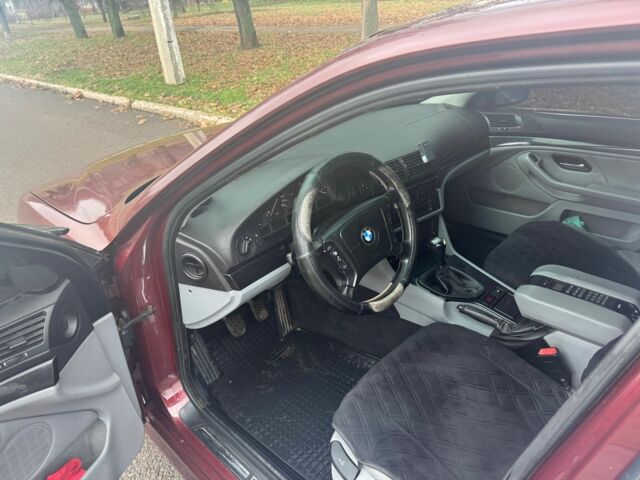 Красный БМВ 5 Серия, объемом двигателя 2.5 л и пробегом 400 тыс. км за 2800 $, фото 7 на Automoto.ua