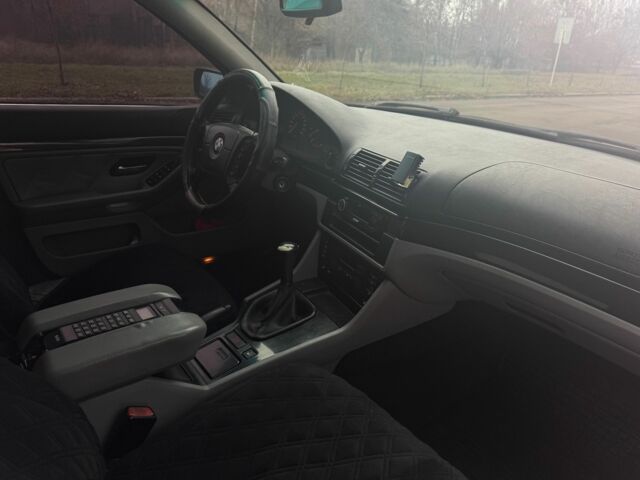 Красный БМВ 5 Серия, объемом двигателя 2.5 л и пробегом 400 тыс. км за 2800 $, фото 8 на Automoto.ua