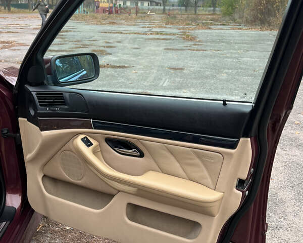 Красный БМВ 5 Серия, объемом двигателя 3 л и пробегом 260 тыс. км за 8200 $, фото 18 на Automoto.ua