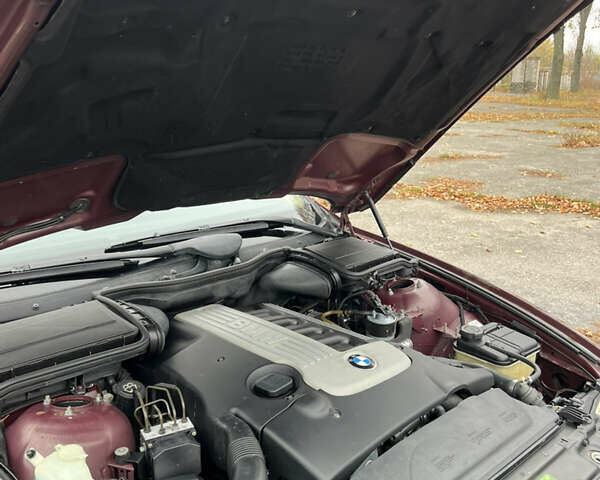 Красный БМВ 5 Серия, объемом двигателя 3 л и пробегом 260 тыс. км за 8200 $, фото 27 на Automoto.ua