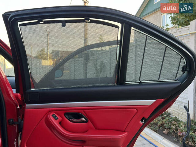 Красный БМВ 5 Серия, объемом двигателя 2.98 л и пробегом 327 тыс. км за 15000 $, фото 75 на Automoto.ua