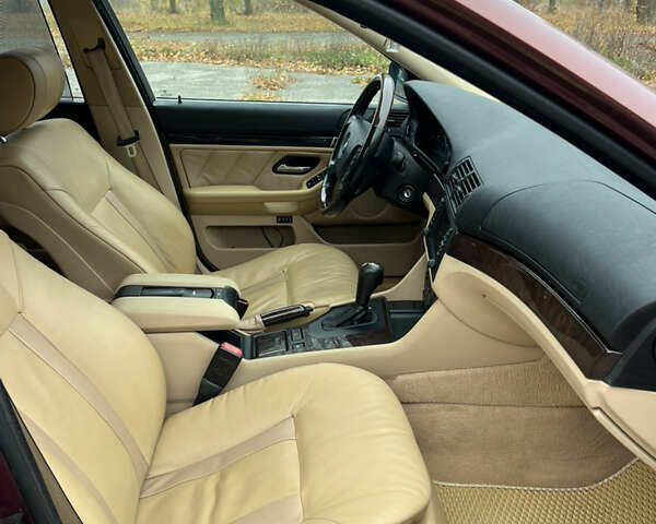 Красный БМВ 5 Серия, объемом двигателя 3 л и пробегом 260 тыс. км за 8200 $, фото 19 на Automoto.ua