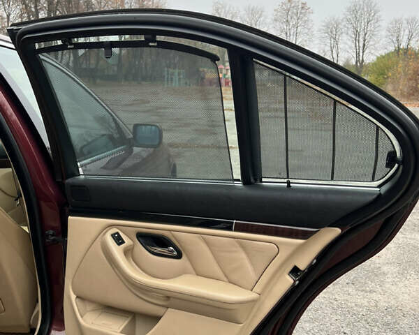 Красный БМВ 5 Серия, объемом двигателя 3 л и пробегом 260 тыс. км за 8200 $, фото 16 на Automoto.ua