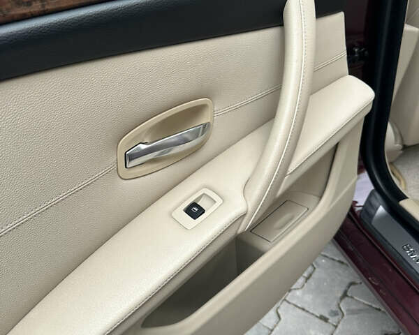 Красный БМВ 5 Серия, объемом двигателя 3 л и пробегом 149 тыс. км за 13800 $, фото 19 на Automoto.ua