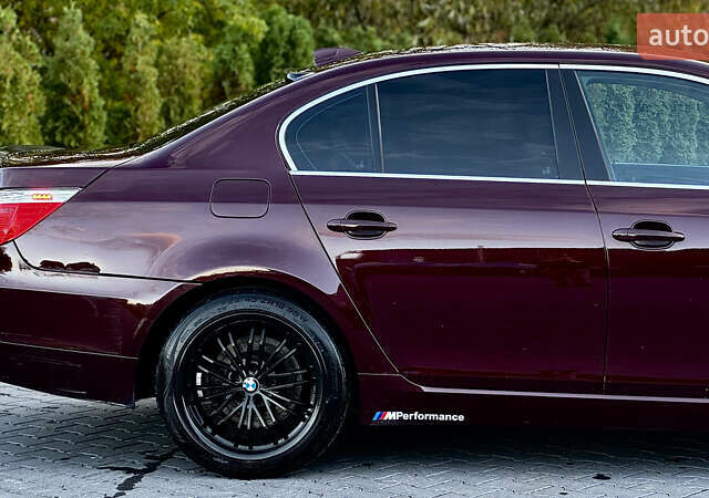 Красный БМВ 5 Серия, объемом двигателя 3 л и пробегом 208 тыс. км за 9550 $, фото 4 на Automoto.ua