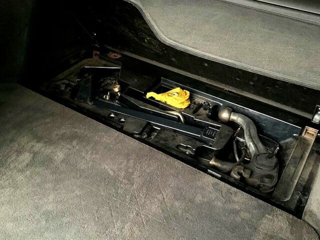 Червоний БМВ 5 Серія, об'ємом двигуна 2.5 л та пробігом 325 тис. км за 4000 $, фото 10 на Automoto.ua