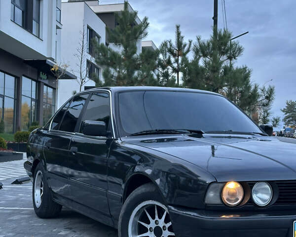 БМВ 5 Серия, объемом двигателя 2.5 л и пробегом 300 тыс. км за 3600 $, фото 1 на Automoto.ua