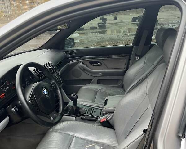 БМВ 5 Серия, объемом двигателя 2 л и пробегом 420 тыс. км за 5000 $, фото 4 на Automoto.ua