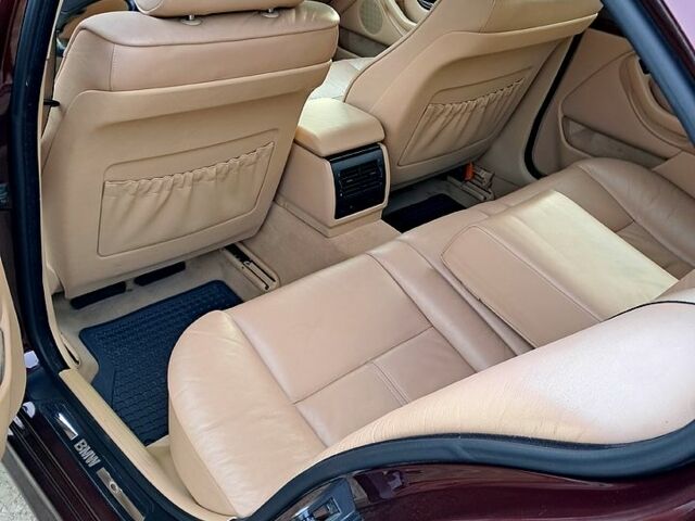 БМВ 5 Серия, объемом двигателя 2 л и пробегом 290 тыс. км за 3800 $, фото 2 на Automoto.ua