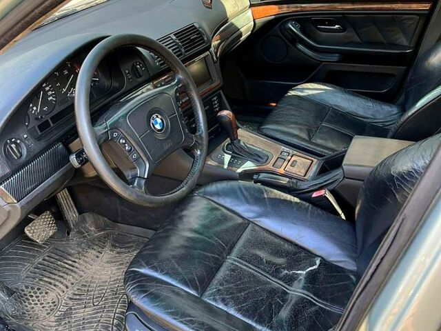БМВ 5 Серия, объемом двигателя 25 л и пробегом 300 тыс. км за 2500 $, фото 4 на Automoto.ua