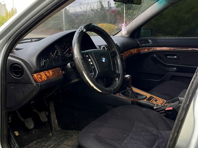 БМВ 5 Серия, объемом двигателя 2.5 л и пробегом 200 тыс. км за 2499 $, фото 2 на Automoto.ua