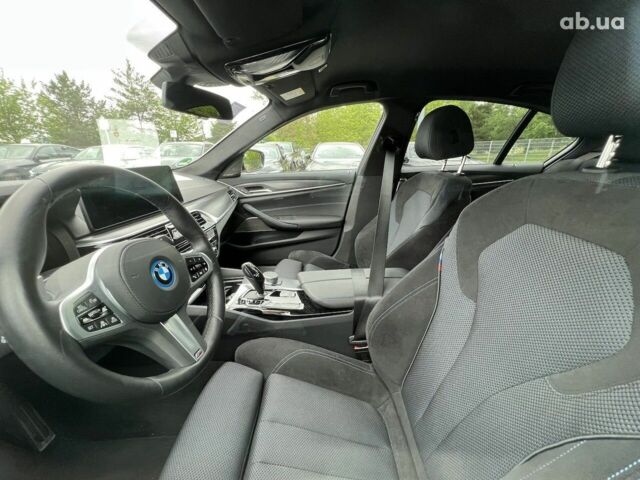 БМВ 5 Серия, объемом двигателя 2 л и пробегом 20 тыс. км за 69773 $, фото 4 на Automoto.ua