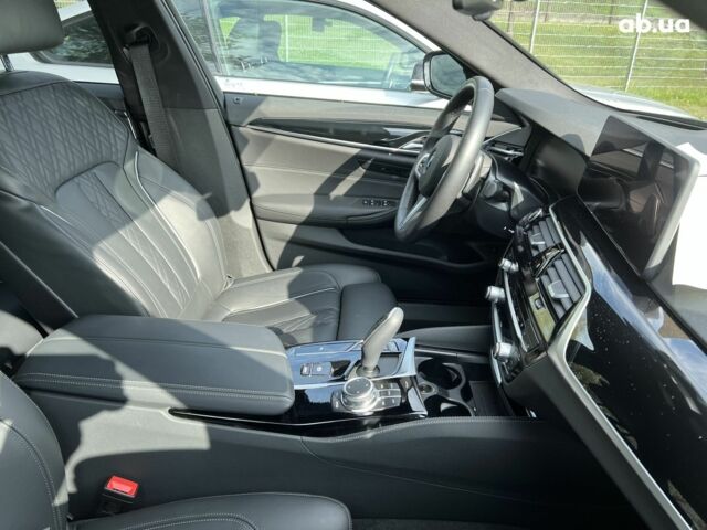 БМВ 5 Серия, объемом двигателя 3 л и пробегом 6 тыс. км за 80706 $, фото 34 на Automoto.ua
