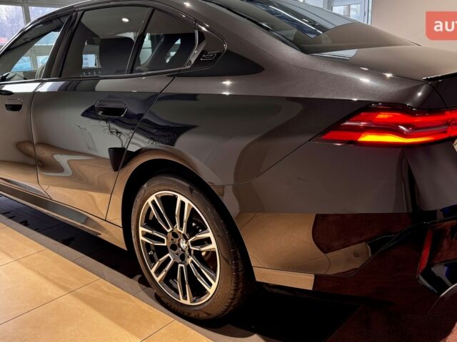 БМВ 5 Серія, об'ємом двигуна 2 л та пробігом 0 тис. км за 69156 $, фото 12 на Automoto.ua