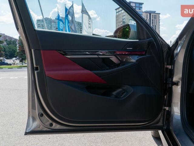 БМВ 5 Серия, объемом двигателя 2.99 л и пробегом 0 тыс. км за 95226 $, фото 9 на Automoto.ua