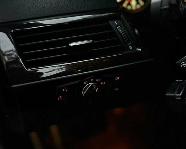 БМВ 5 Серия, объемом двигателя 3 л и пробегом 385 тыс. км за 12500 $, фото 9 на Automoto.ua