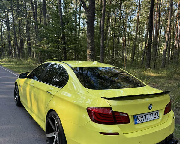 Желтый БМВ 5 Серия, объемом двигателя 3 л и пробегом 264 тыс. км за 19000 $, фото 5 на Automoto.ua