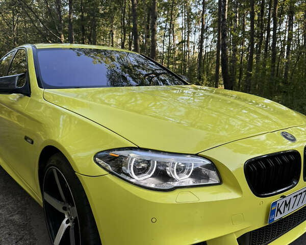 Желтый БМВ 5 Серия, объемом двигателя 3 л и пробегом 264 тыс. км за 19000 $, фото 1 на Automoto.ua