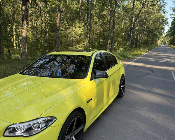 Желтый БМВ 5 Серия, объемом двигателя 3 л и пробегом 264 тыс. км за 19000 $, фото 3 на Automoto.ua