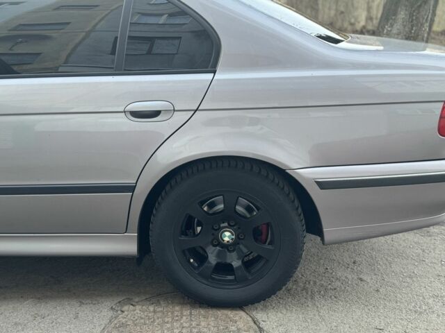 Серый БМВ 5 Серия, объемом двигателя 2 л и пробегом 433 тыс. км за 4900 $, фото 2 на Automoto.ua