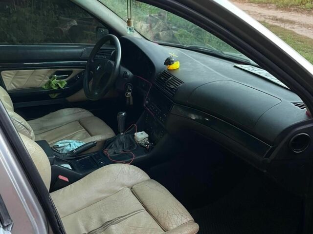 Серый БМВ 5 Серия, объемом двигателя 2.5 л и пробегом 280 тыс. км за 4500 $, фото 7 на Automoto.ua