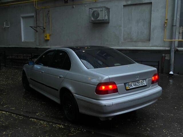 Серый БМВ 5 Серия, объемом двигателя 2.5 л и пробегом 280 тыс. км за 4500 $, фото 3 на Automoto.ua