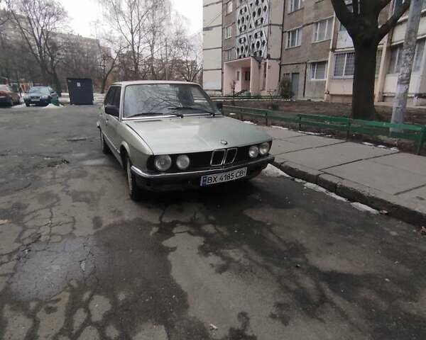 Сірий БМВ 5 Серія, об'ємом двигуна 2 л та пробігом 100 тис. км за 1300 $, фото 2 на Automoto.ua