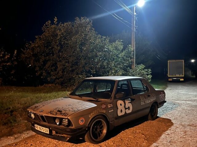 Серый БМВ 5 Серия, объемом двигателя 2 л и пробегом 666 тыс. км за 1750 $, фото 2 на Automoto.ua