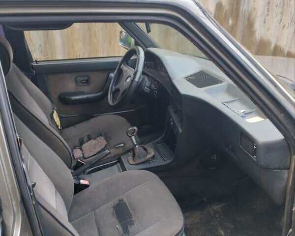 Серый БМВ 5 Серия, объемом двигателя 2.69 л и пробегом 260 тыс. км за 1500 $, фото 3 на Automoto.ua