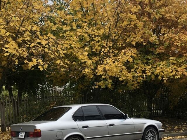 Серый БМВ 5 Серия, объемом двигателя 2 л и пробегом 270 тыс. км за 3499 $, фото 1 на Automoto.ua