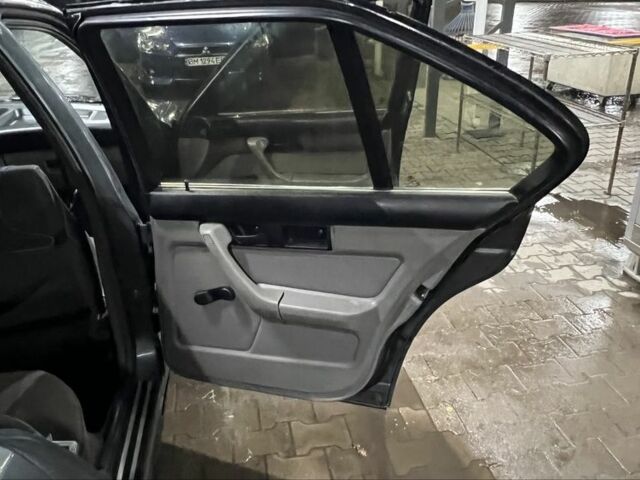 Серый БМВ 5 Серия, объемом двигателя 2.5 л и пробегом 299 тыс. км за 2499 $, фото 6 на Automoto.ua