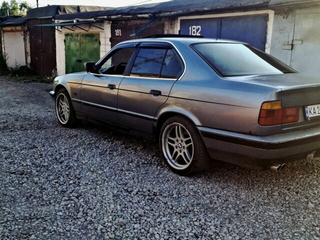 Серый БМВ 5 Серия, объемом двигателя 2 л и пробегом 360 тыс. км за 2500 $, фото 2 на Automoto.ua