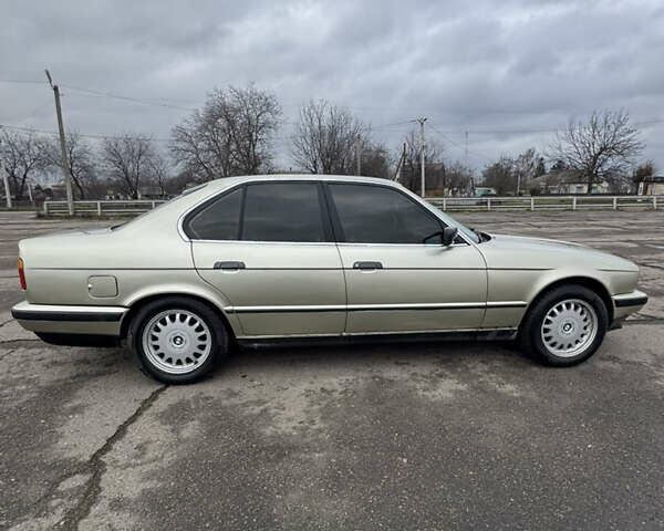 Серый БМВ 5 Серия, объемом двигателя 2.49 л и пробегом 290 тыс. км за 3200 $, фото 3 на Automoto.ua