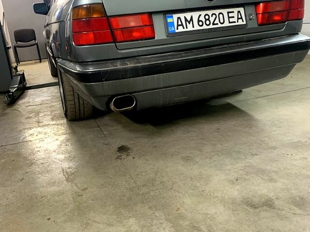 Серый БМВ 5 Серия, объемом двигателя 3.4 л и пробегом 300 тыс. км за 2800 $, фото 3 на Automoto.ua