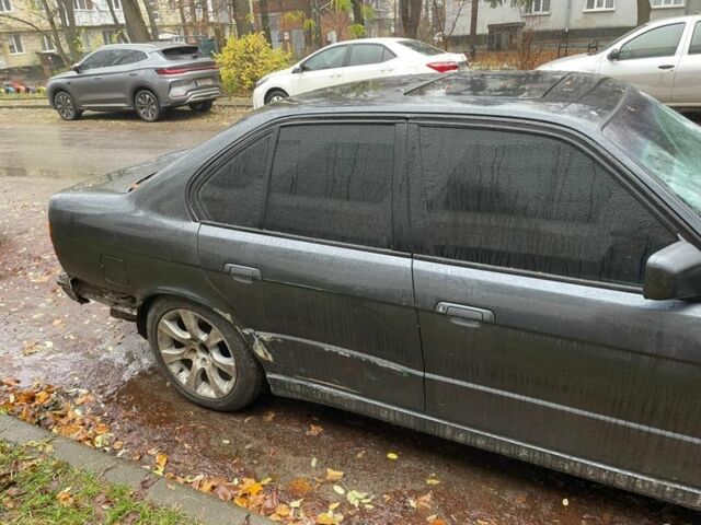 Серый БМВ 5 Серия, объемом двигателя 2 л и пробегом 390 тыс. км за 1700 $, фото 3 на Automoto.ua