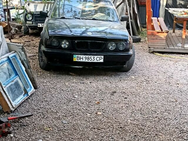 Серый БМВ 5 Серия, объемом двигателя 2 л и пробегом 300 тыс. км за 2000 $, фото 1 на Automoto.ua