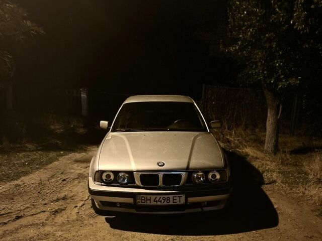 Серый БМВ 5 Серия, объемом двигателя 2 л и пробегом 370 тыс. км за 2940 $, фото 14 на Automoto.ua