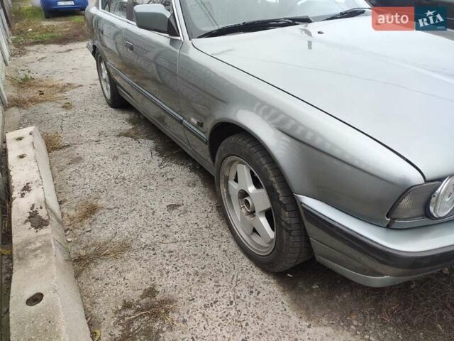 Сірий БМВ 5 Серія, об'ємом двигуна 3.5 л та пробігом 302 тис. км за 2400 $, фото 2 на Automoto.ua