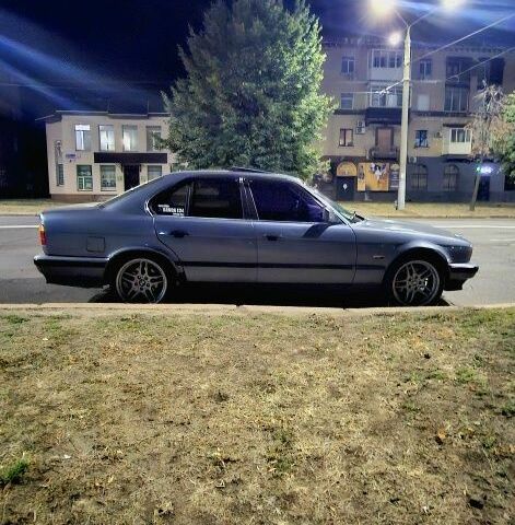 Серый БМВ 5 Серия, объемом двигателя 2 л и пробегом 360 тыс. км за 2500 $, фото 3 на Automoto.ua