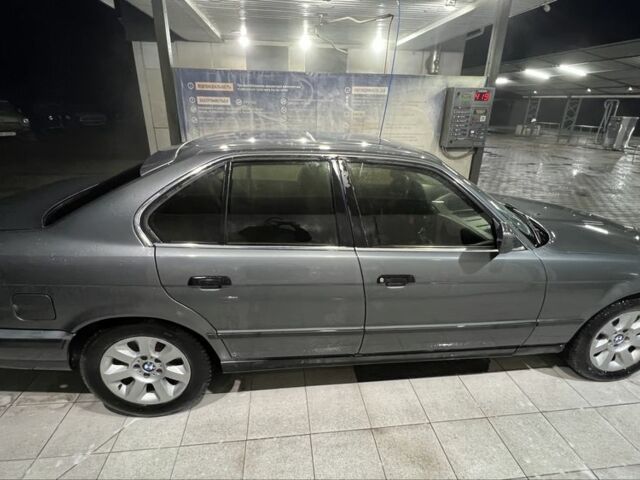 Серый БМВ 5 Серия, объемом двигателя 2.5 л и пробегом 299 тыс. км за 2499 $, фото 3 на Automoto.ua