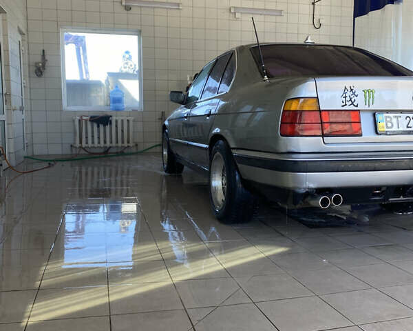 Серый БМВ 5 Серия, объемом двигателя 3 л и пробегом 450 тыс. км за 2200 $, фото 5 на Automoto.ua