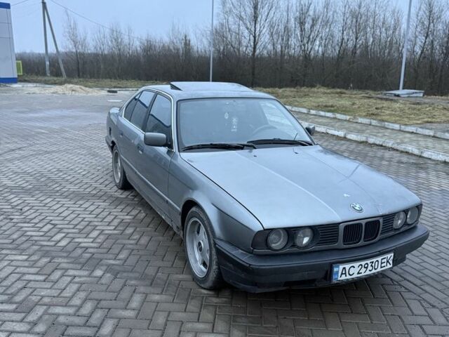 Серый БМВ 5 Серия, объемом двигателя 2.5 л и пробегом 300 тыс. км за 2500 $, фото 1 на Automoto.ua