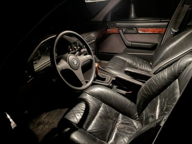 Серый БМВ 5 Серия, объемом двигателя 2.5 л и пробегом 263 тыс. км за 1499 $, фото 1 на Automoto.ua