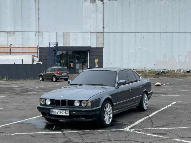 Серый БМВ 5 Серия, объемом двигателя 2.4 л и пробегом 300 тыс. км за 3000 $, фото 4 на Automoto.ua