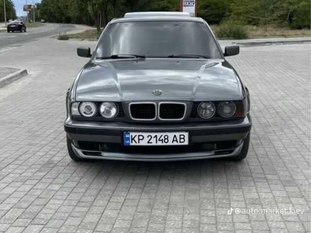 Серый БМВ 5 Серия, объемом двигателя 3 л и пробегом 800 тыс. км за 3599 $, фото 1 на Automoto.ua