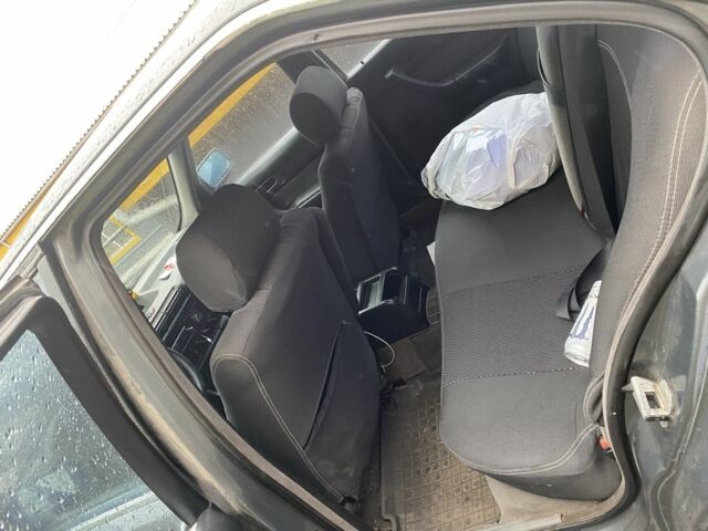 Серый БМВ 5 Серия, объемом двигателя 2 л и пробегом 40 тыс. км за 1940 $, фото 6 на Automoto.ua