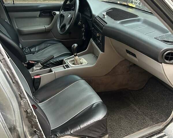 Серый БМВ 5 Серия, объемом двигателя 2 л и пробегом 310 тыс. км за 1750 $, фото 18 на Automoto.ua